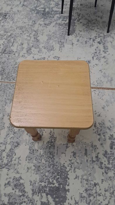 Продам cтул кухонный со стульями