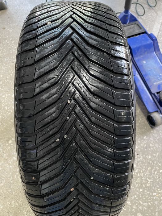Продам комплект резины лета 235/55/18