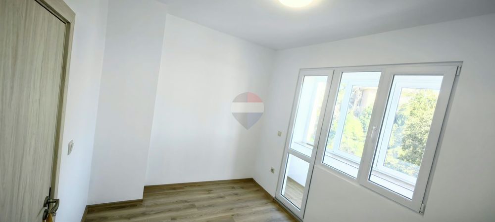 Продава се Двустаен апартамент в Варна, Младост 2 - 40 кв.м за 2798 €/кв.м - Снимка #8
