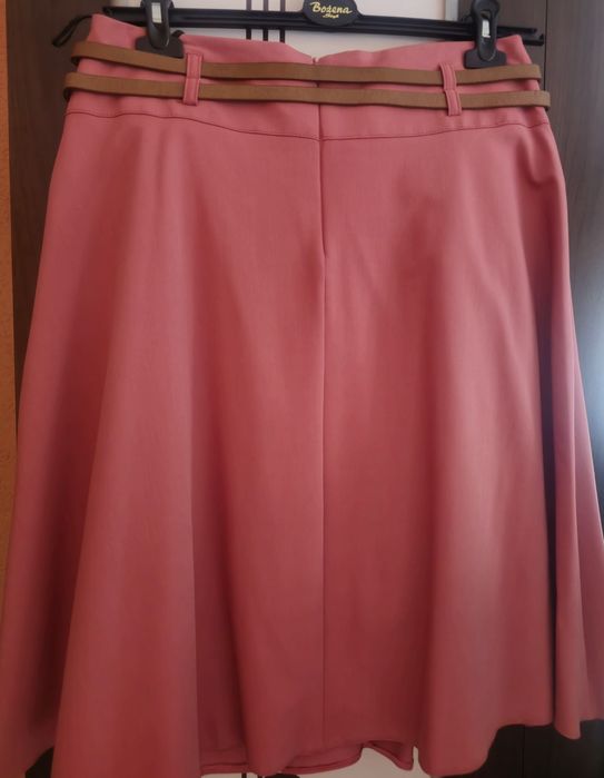 Fuste plisate, mărimea 42 și 36