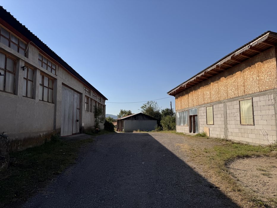 Inchiriez 8000 mp -hale si teren in comuna mihaesti jud arges DN73