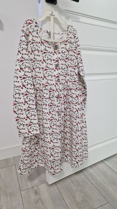 Срочно продам платья разные