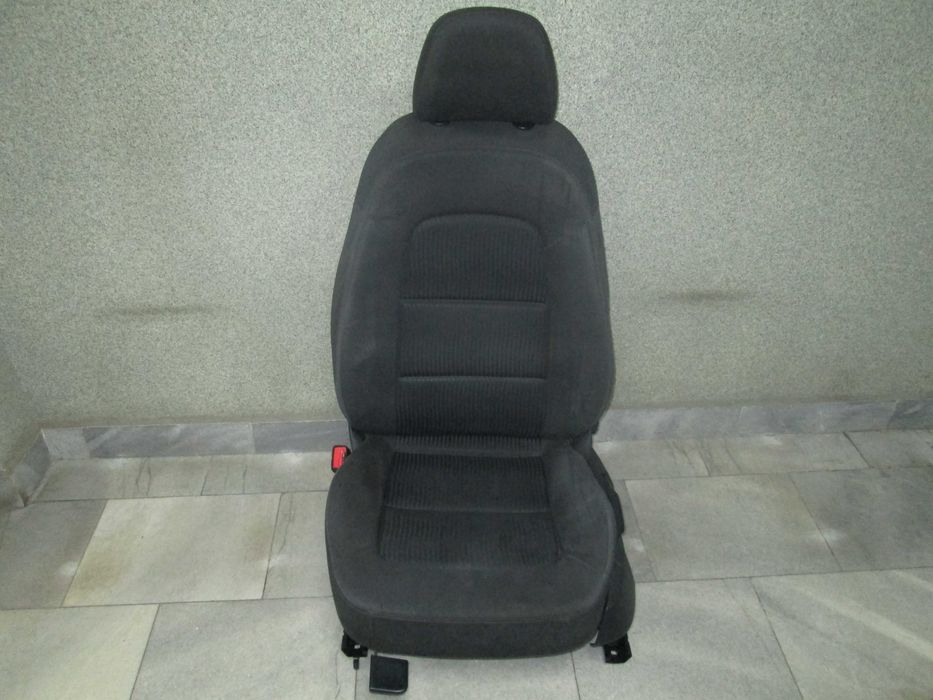Продавам 1 брой предна пасажерска седалка за Audi A4 B8 2008 до 2015