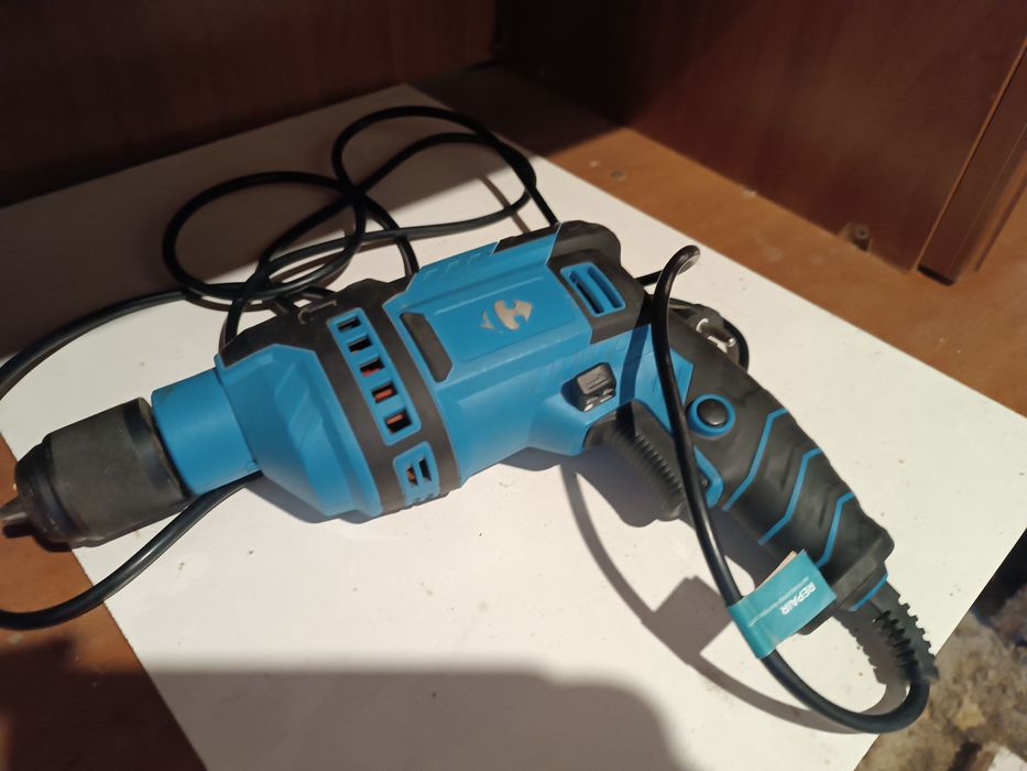 Două mașini de găurit