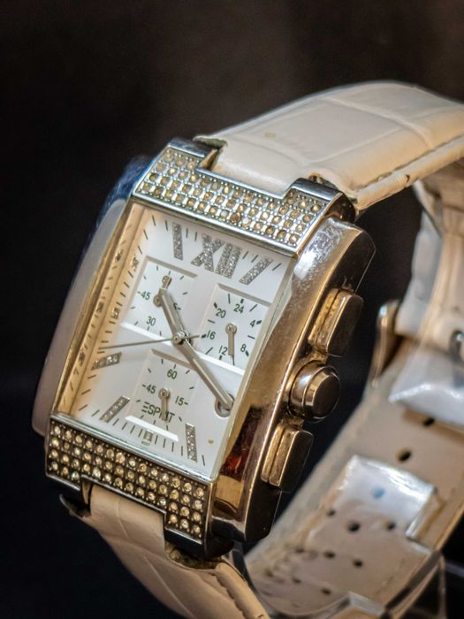 Продавам часовник Espirit