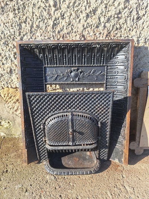 Старинна френска камина