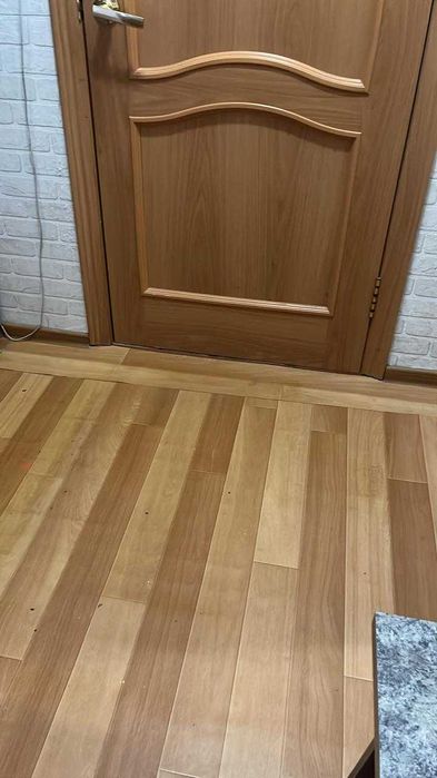 Продам деревянную дверь