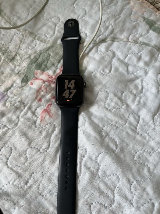 Продается Apple Watch Se Nike