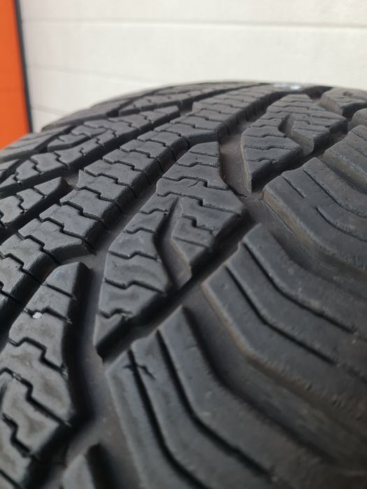 Всесезонни гуми 2 броя UNIROYAL AllSeasonExpert2 235 55 R18 дот 1922