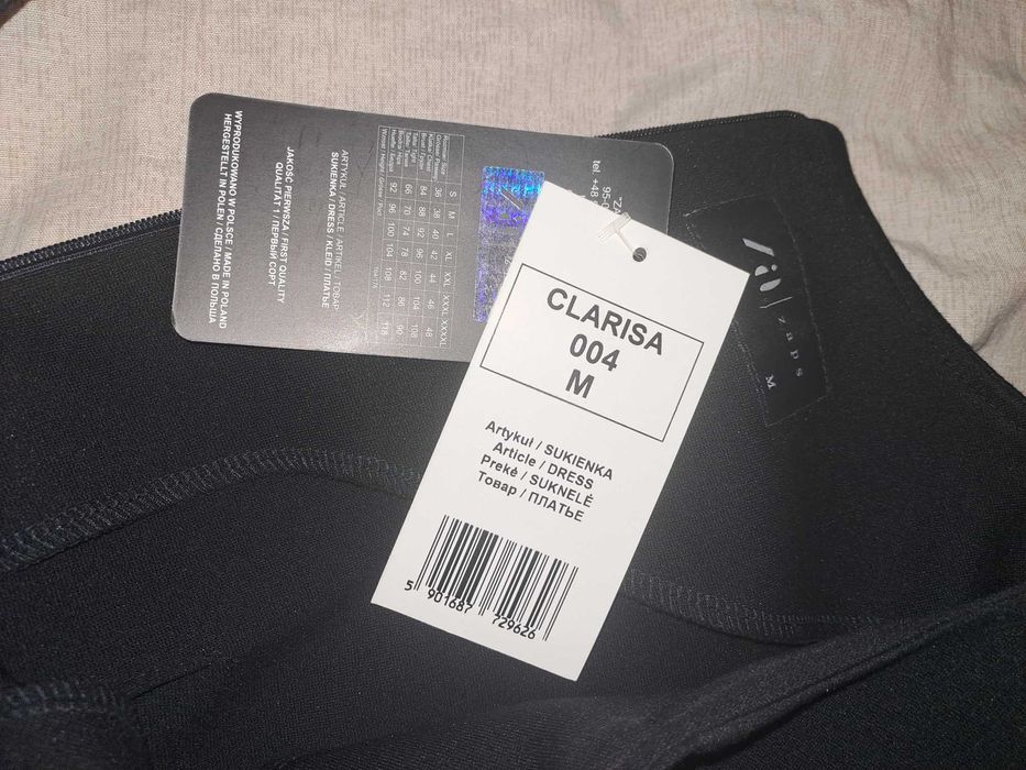 Елегантна черна рокля комбинация от кожа и плат