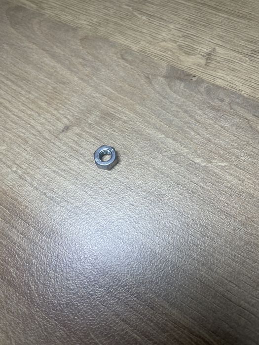 Продам болт с гайкой