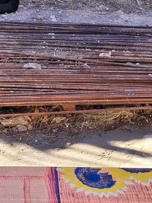Fier steiat nou ramas de la constructie