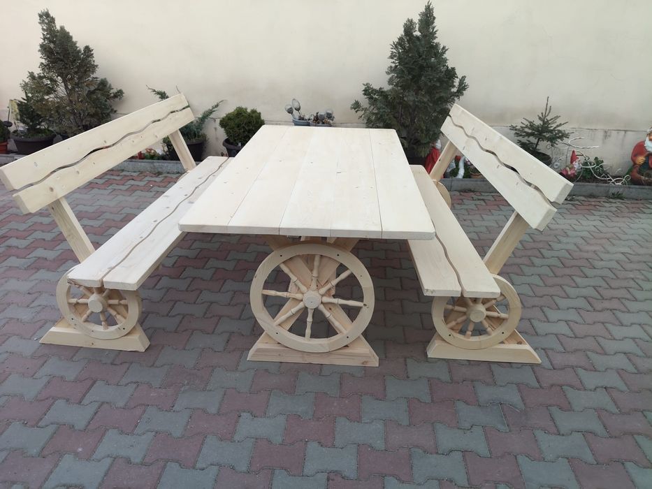 Vand mobilier de gradina