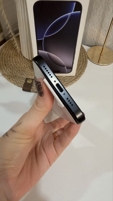 Продам iphone 16 pro max 256gb