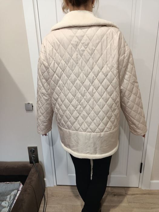 Белая демисезонная куртка