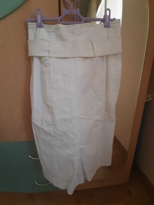 Продавам бяла права пола&черна дънкена