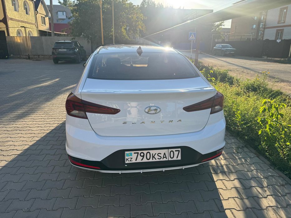 Продам машину Hyundai Elantra