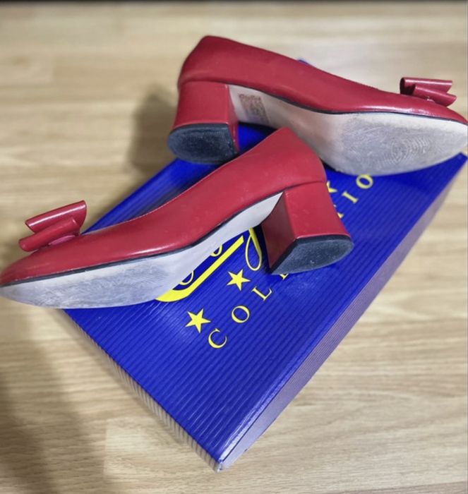 Pantofi roșii din piele