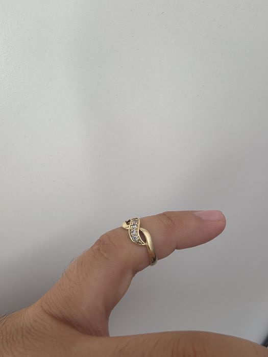 Inel dama din aur 14k 585 2.16grame, cu insertii de pietricele, elegant si frumos