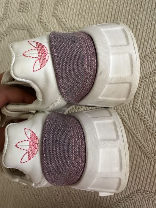 Маратонки Adidas за момиче,номер 36,5