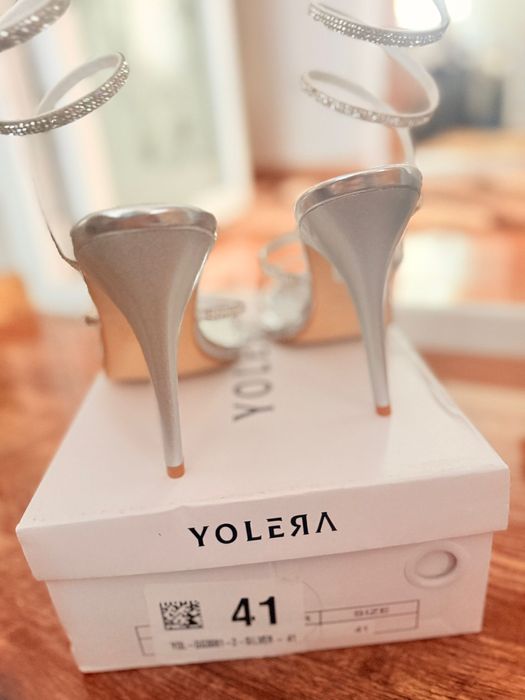 Pantofi cu toc, argintii