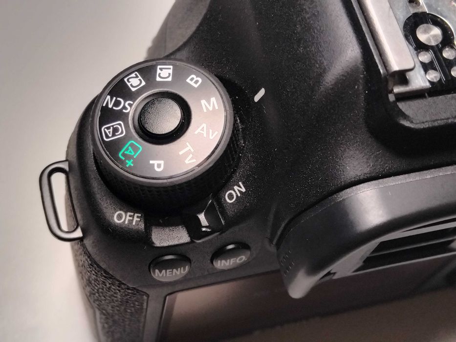 Canon 6D - body 13.5k cadre, 3 baterii