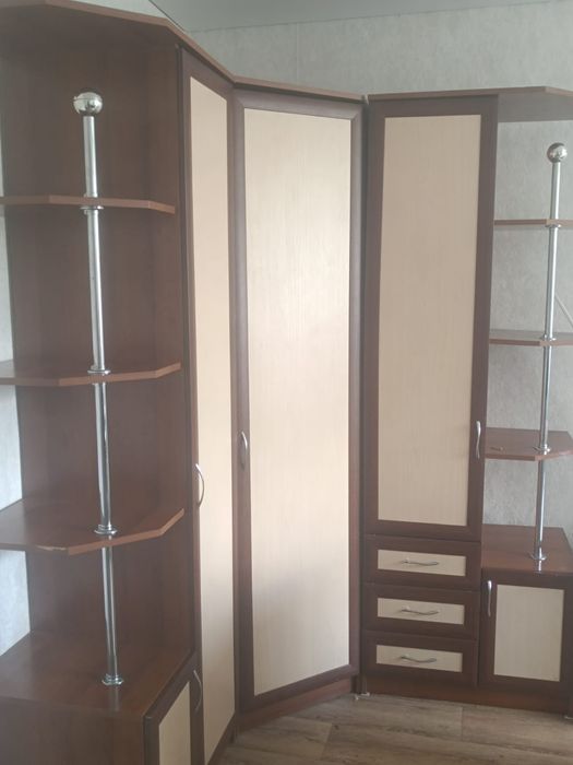 Продам угловой шкаф