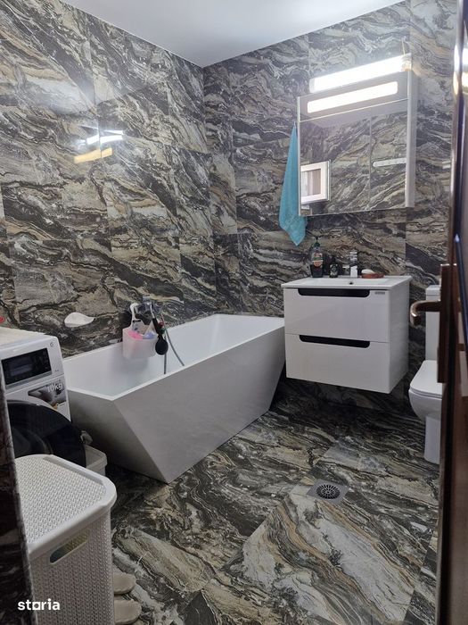 Casa P+M , Gavana vizavi de Q-uri