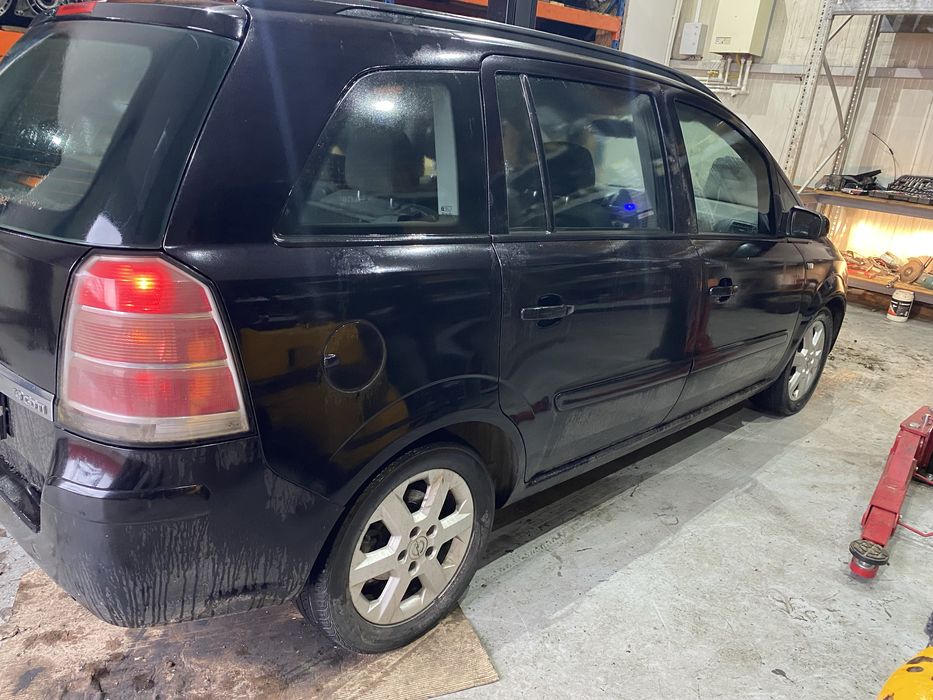 Dezmembram Opel Zafira B