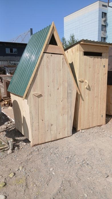 Уличный  туалет  дом и дача