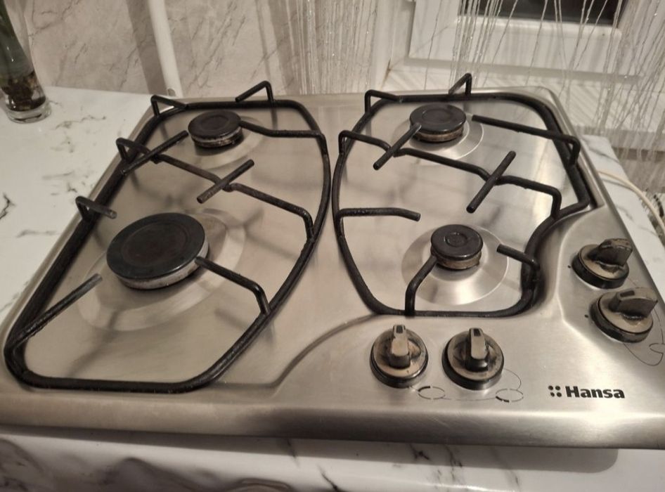 Продам газовую плиту Hansa.