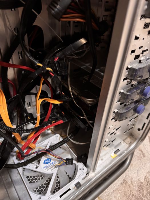 Продам корпус Cooler Master Cosmos