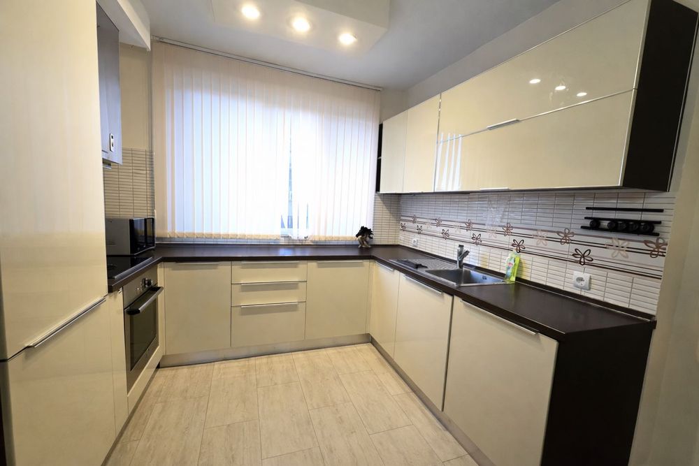 Луксозен тристаен апартамент под наем – 120 кв.м