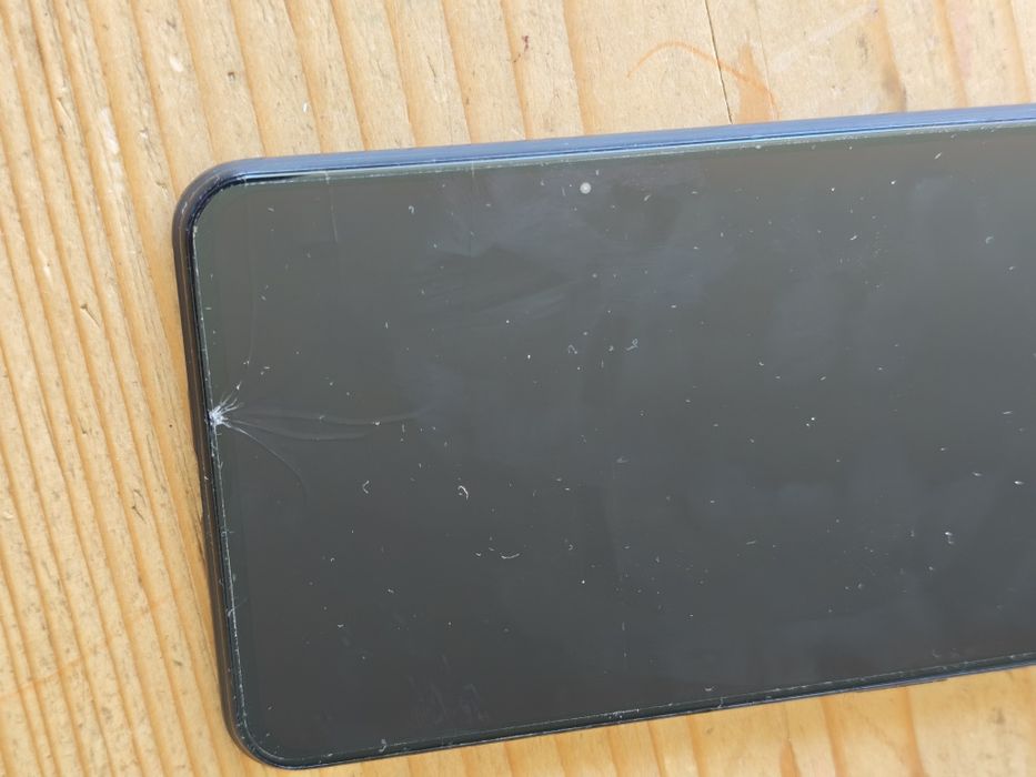 Xiaomi 11 Lite 5G NE -- Telefon perfect funcțional (ecran fisurat)