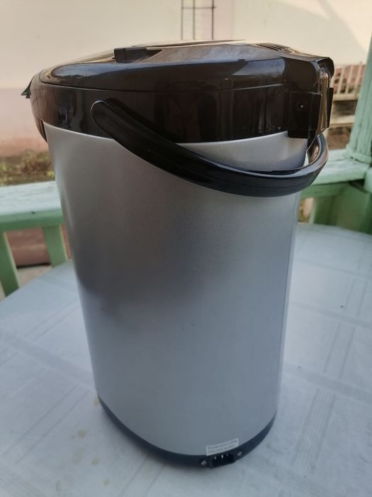 Термос поддерживающий горячую воду