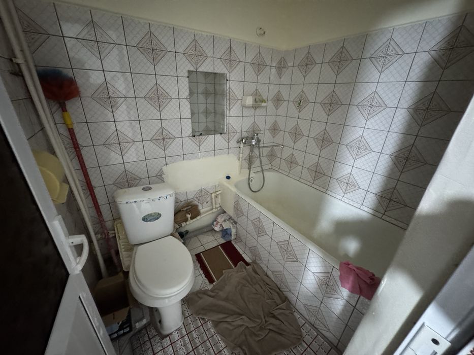 Urganch sh 2 xonali kvartira sotiladi.