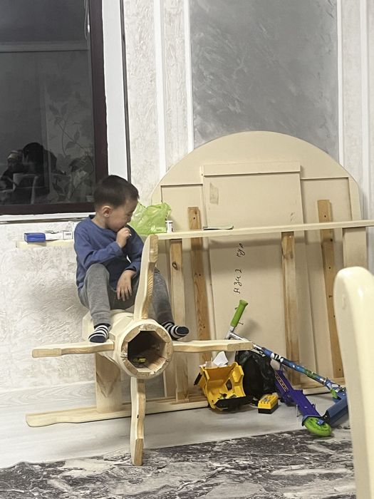 Стол со стулями в подарок скатерть