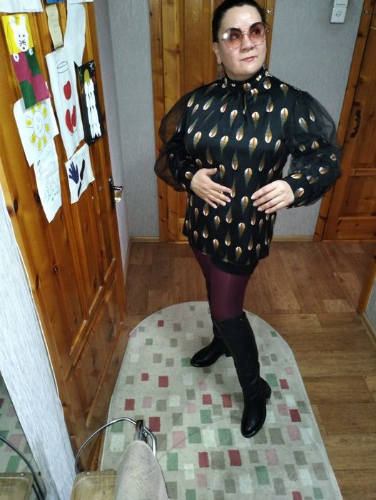 Блуза шелковая ,с воздушным рукавом.