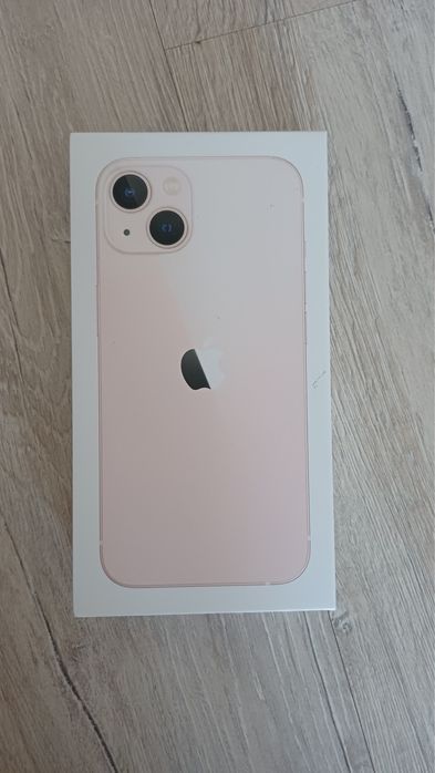 продаю iPhone  13