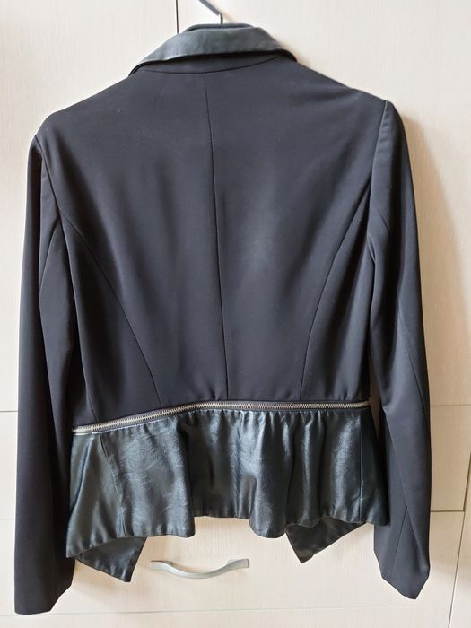 Дамско сако с дълъг ръкав