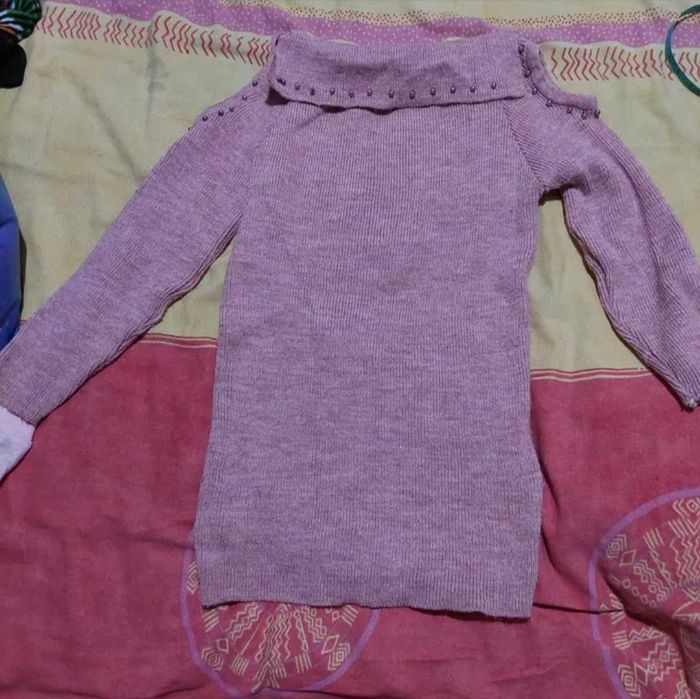 Pulover  trendy umeri goi