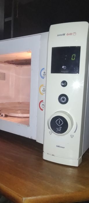 cuptor cu microunde funcțional