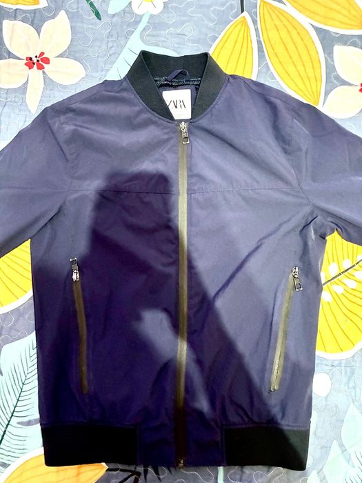 Vând bluza Zara albastru inchis