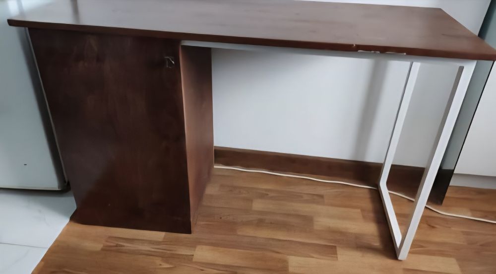 Продаю стол, в хорошем состоянии