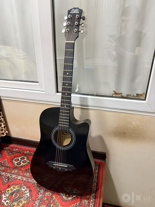 Gitara sotiladi.