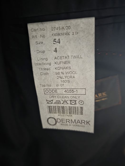 Продам костюм срочна