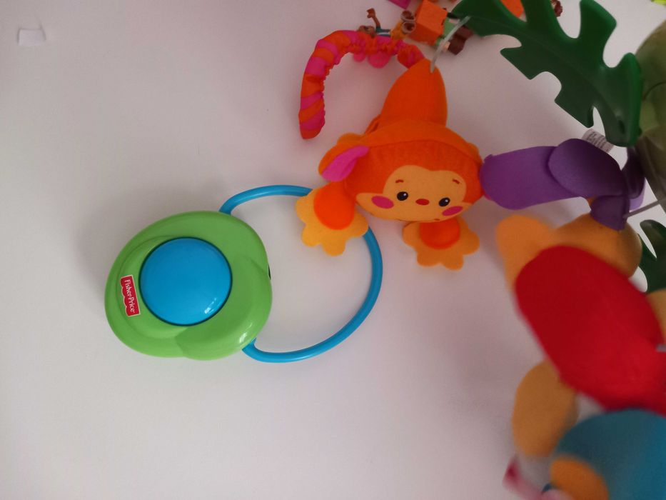 Музикална въртележка на Fisher Price , активна гимнастика , бебешки вещи