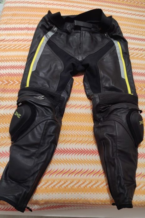 Vând combinizoane moto din doua piese și ghete moto