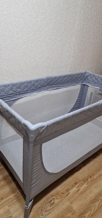 Кроватка манеж очень удобная,переносная в сумке.
