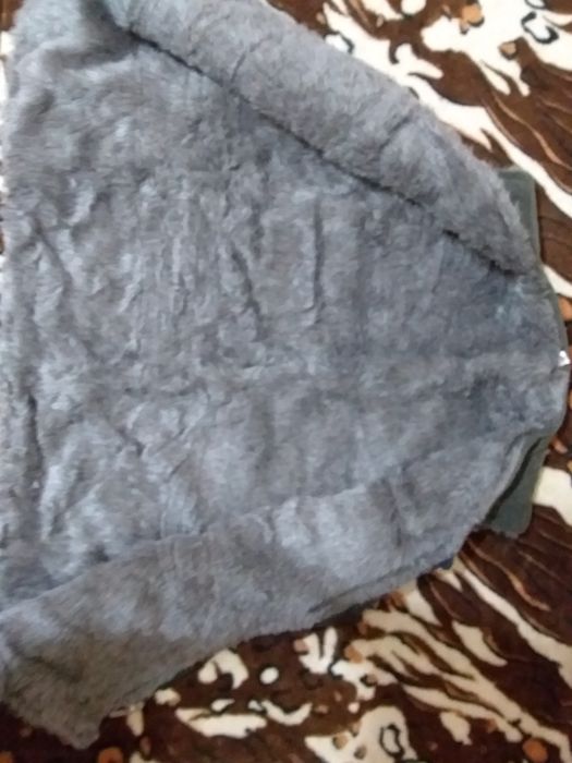 Новая ,теплая безрукавка ,за 100000